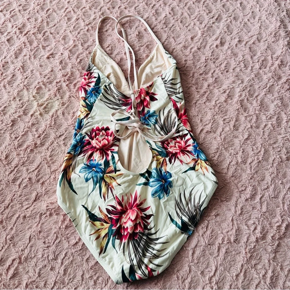 Splendid Crisscross One-Piece Swimsuit Off Tropic Cream Size M | Chic Resortwear